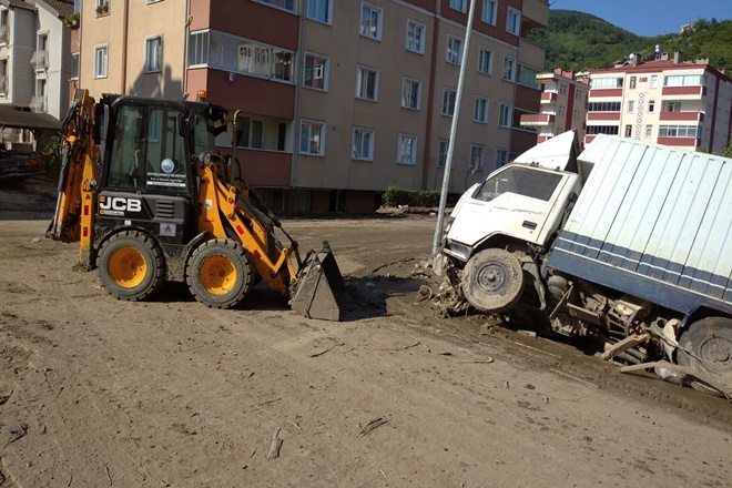 Başkan Akgün, sel felaketinin yaşandığı bölgeye gitti