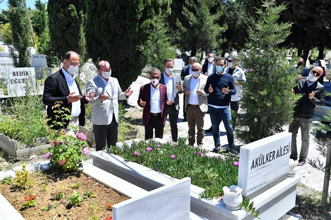 Tüm Mezarlıklarda Kur`an Okundu, Dualar Edildi 